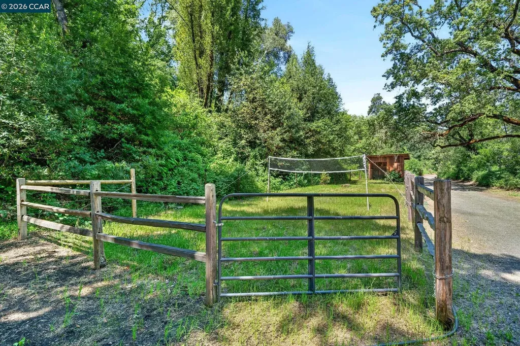4009A Redwood Road Napa CA 94558