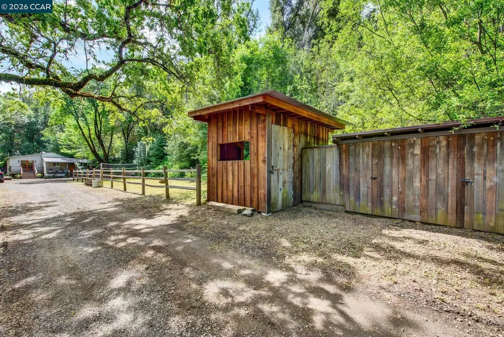 4009A Redwood Road Napa CA 94558