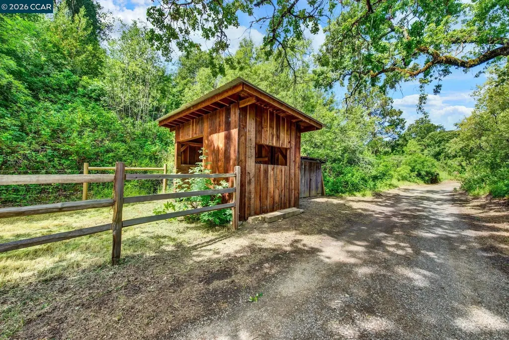 4009A Redwood Road Napa CA 94558