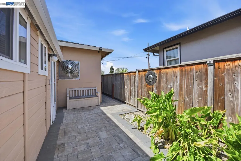 1522 Dennis Avenue San Leandro CA 94578
