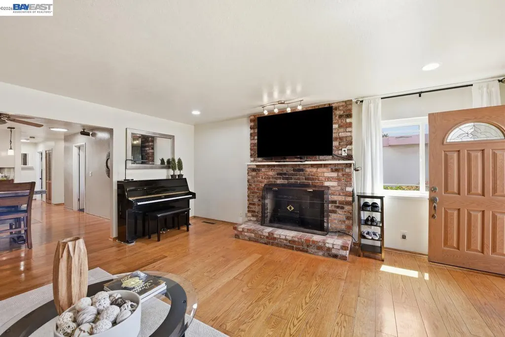 1522 Dennis Avenue San Leandro CA 94578