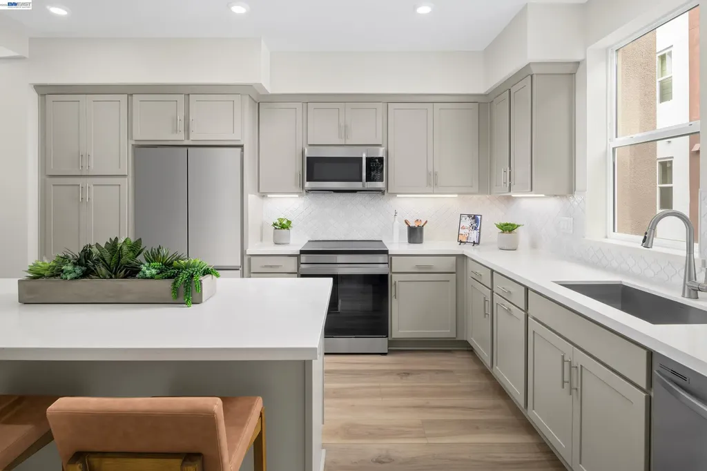 2011 Clement Avenue Alameda CA 94501