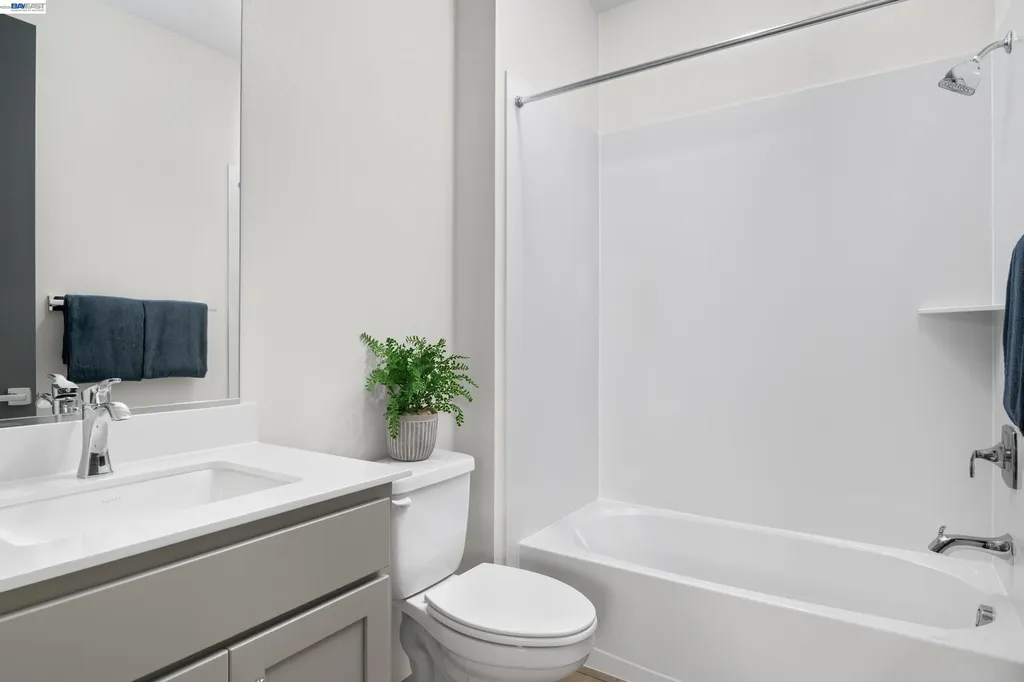 2011 Clement Avenue Alameda CA 94501