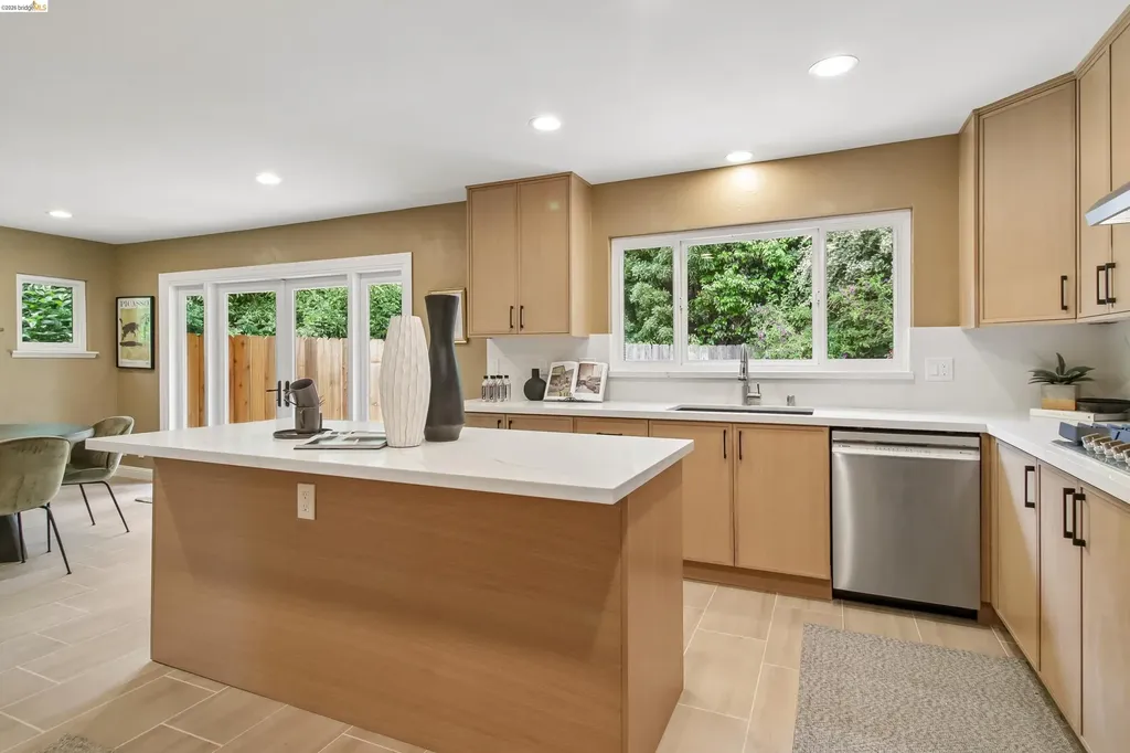 1 Woodcrest Circle Oakland CA 94602