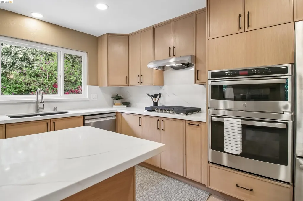 1 Woodcrest Circle Oakland CA 94602