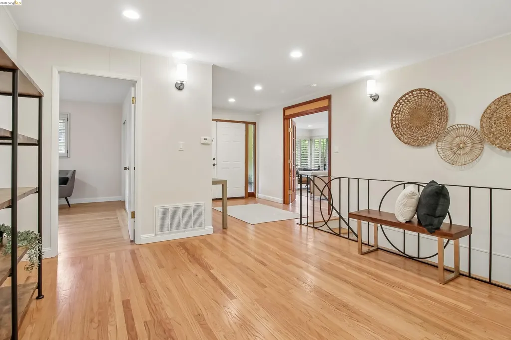 1 Woodcrest Circle Oakland CA 94602