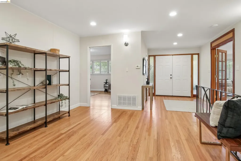 1 Woodcrest Circle Oakland CA 94602