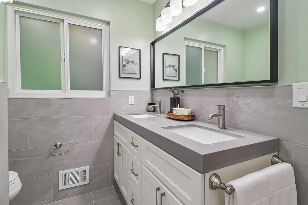 1 Woodcrest Circle Oakland CA 94602
