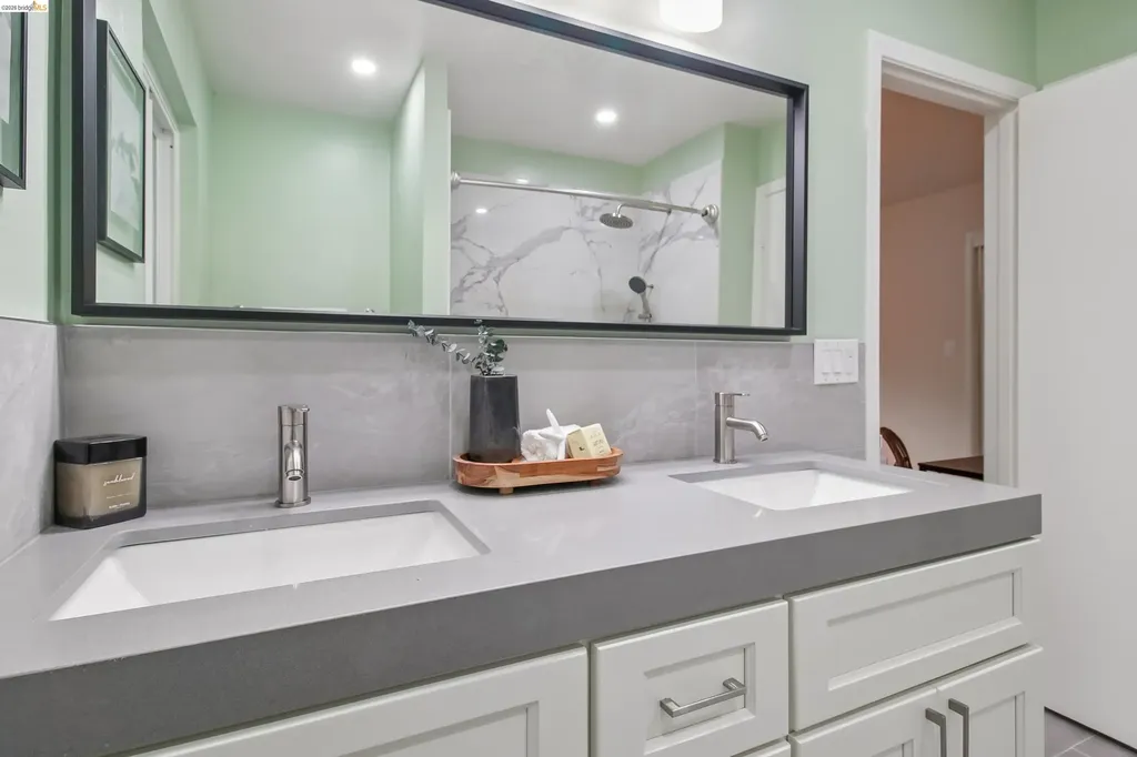 1 Woodcrest Circle Oakland CA 94602