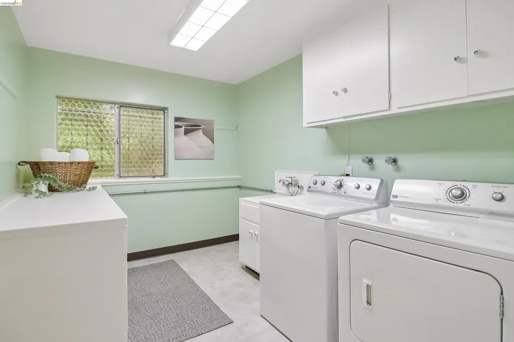 1 Woodcrest Circle Oakland CA 94602