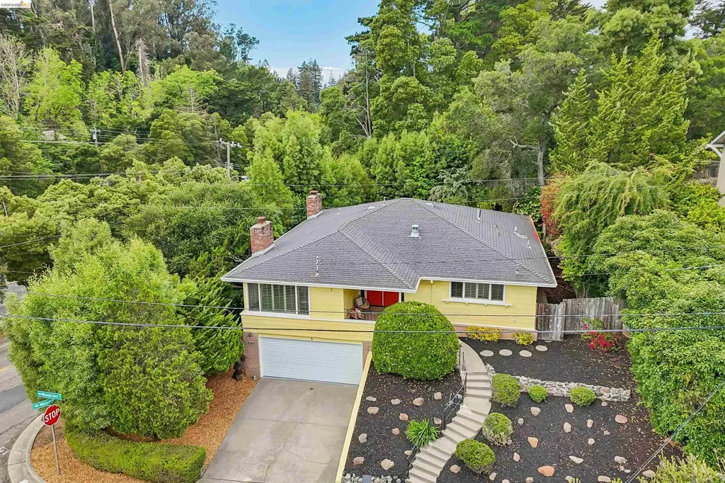 1 Woodcrest Circle Oakland CA 94602