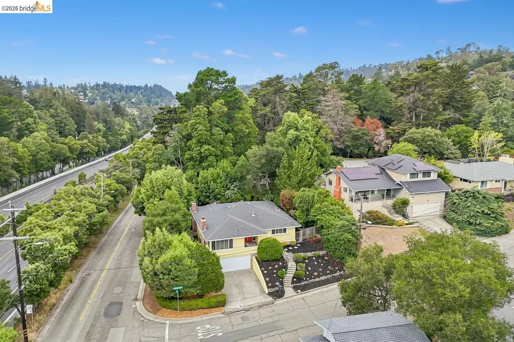 1 Woodcrest Circle Oakland CA 94602
