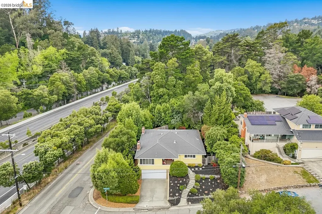 1 Woodcrest Circle Oakland CA 94602