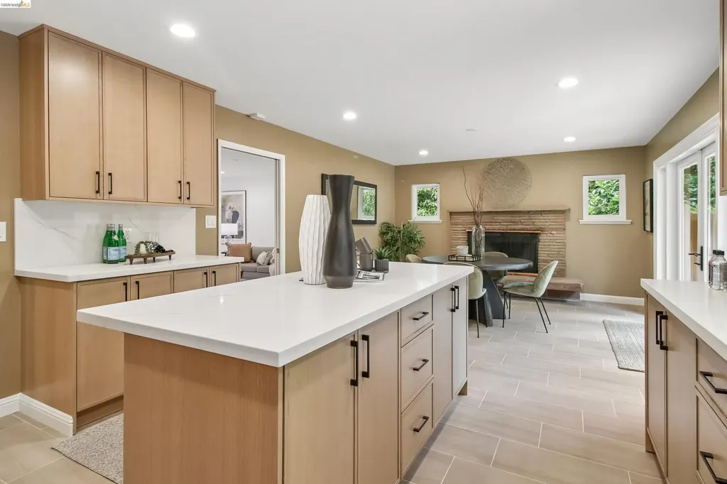 1 Woodcrest Circle Oakland CA 94602