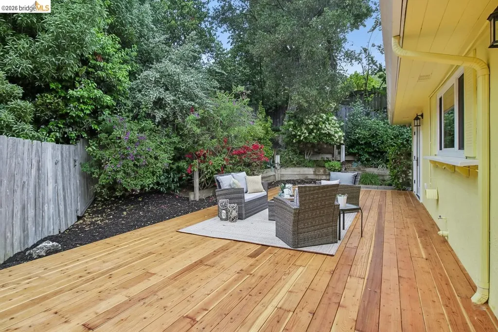 1 Woodcrest Circle Oakland CA 94602