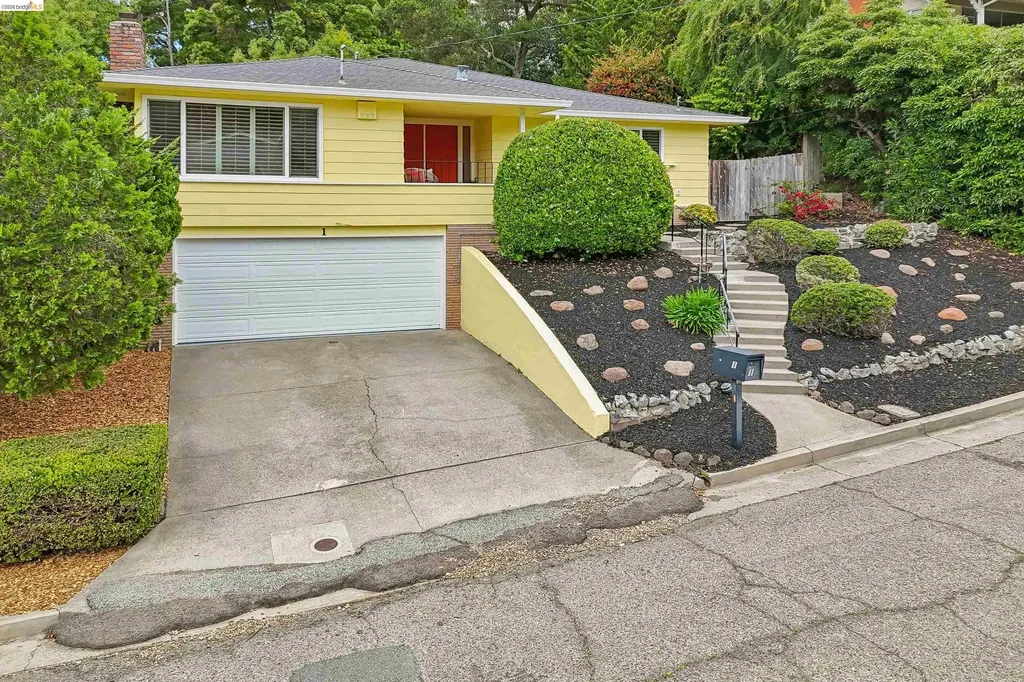 1 Woodcrest Circle Oakland CA 94602