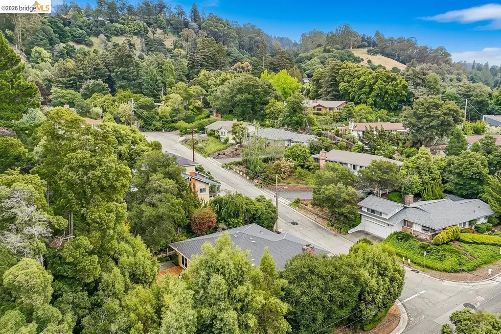 1 Woodcrest Circle Oakland CA 94602