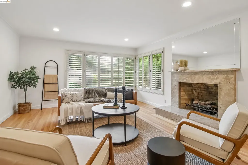 1 Woodcrest Circle Oakland CA 94602