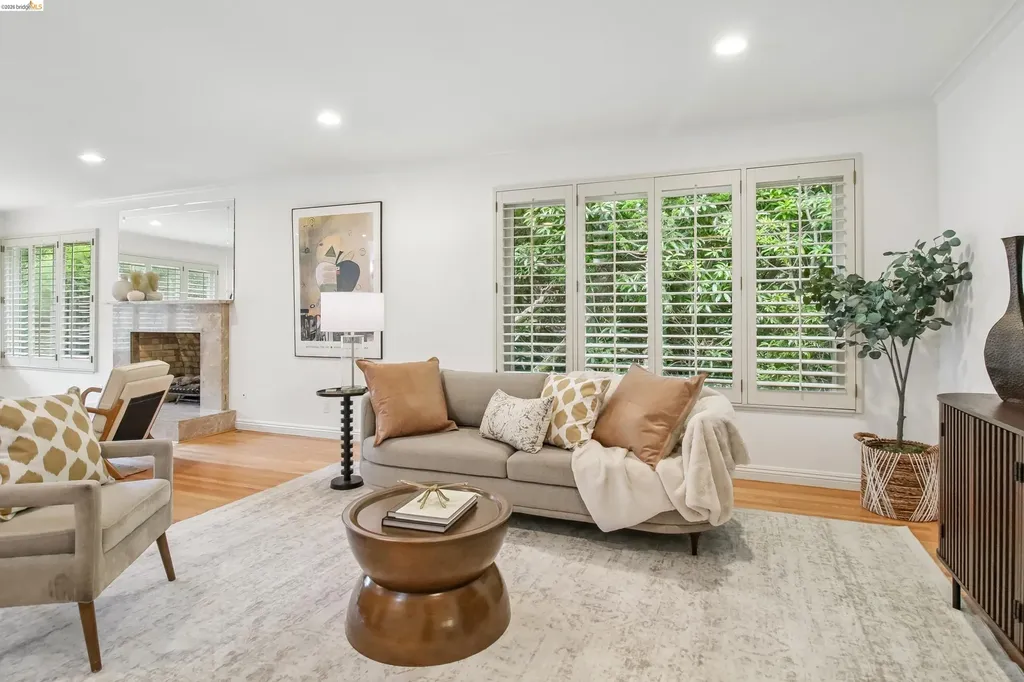1 Woodcrest Circle Oakland CA 94602