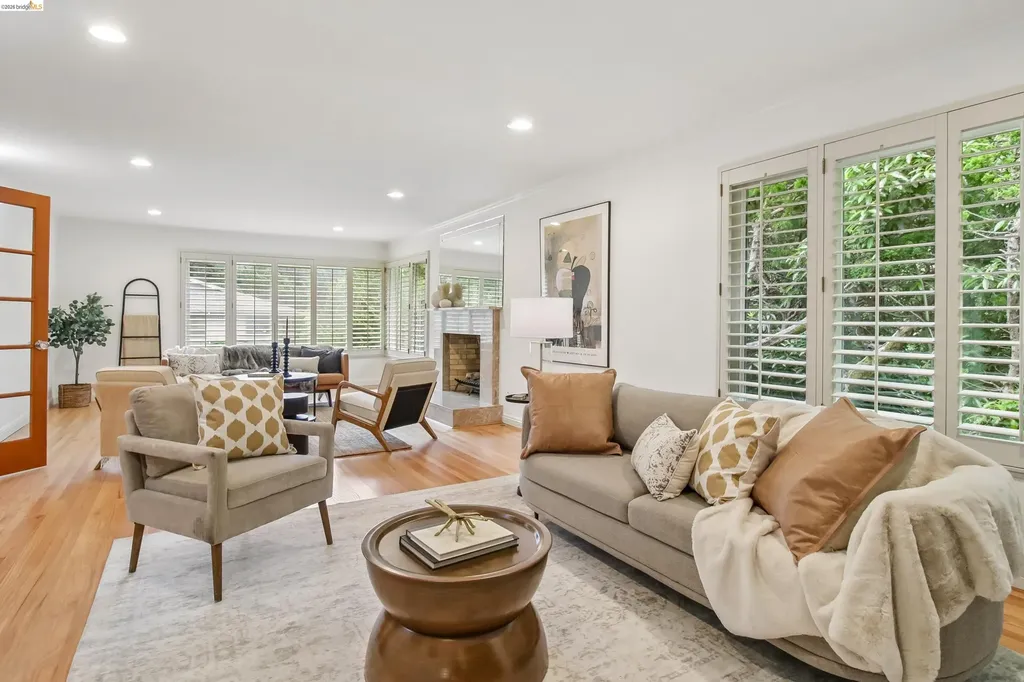 1 Woodcrest Circle Oakland CA 94602