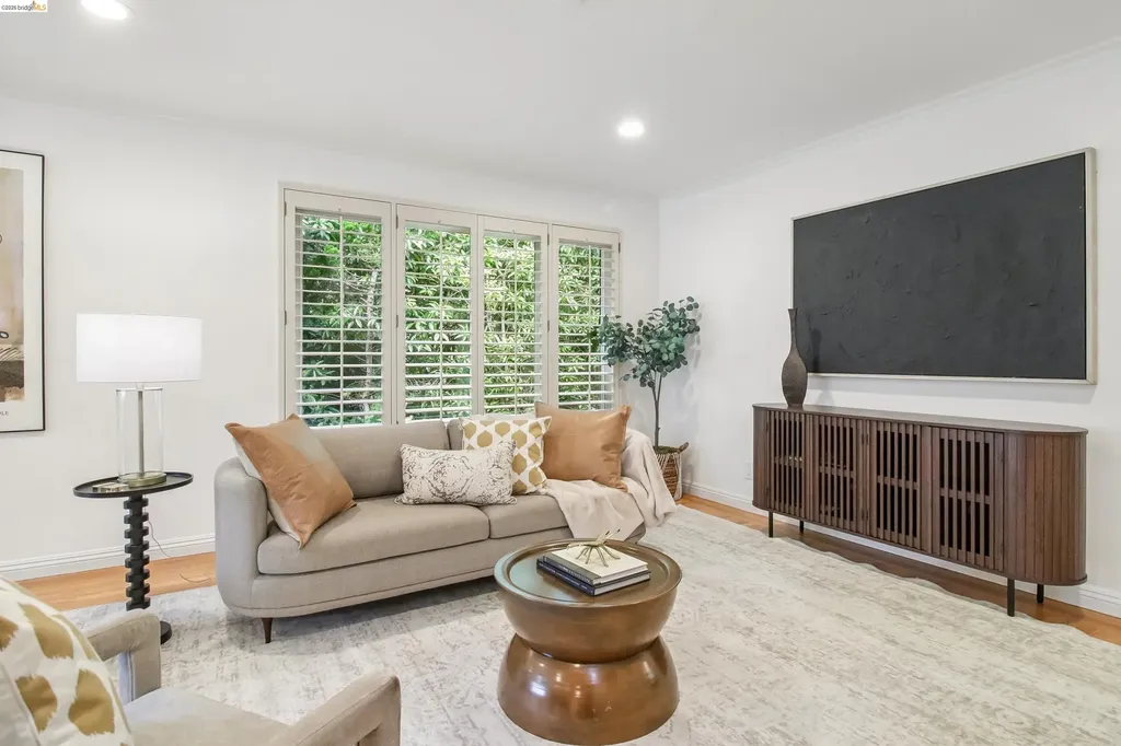 1 Woodcrest Circle Oakland CA 94602