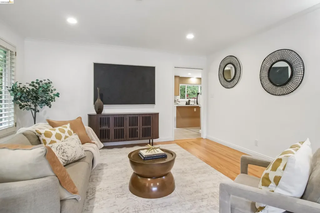 1 Woodcrest Circle Oakland CA 94602