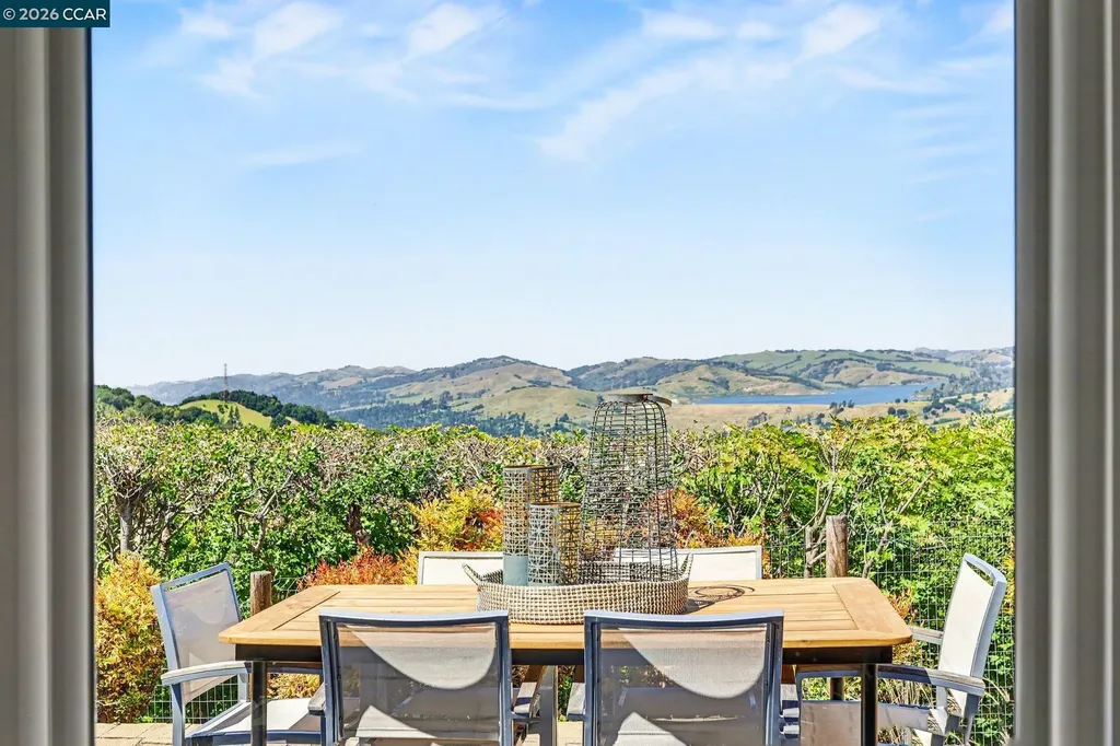 3 Camino Del Cielo Orinda CA 94563