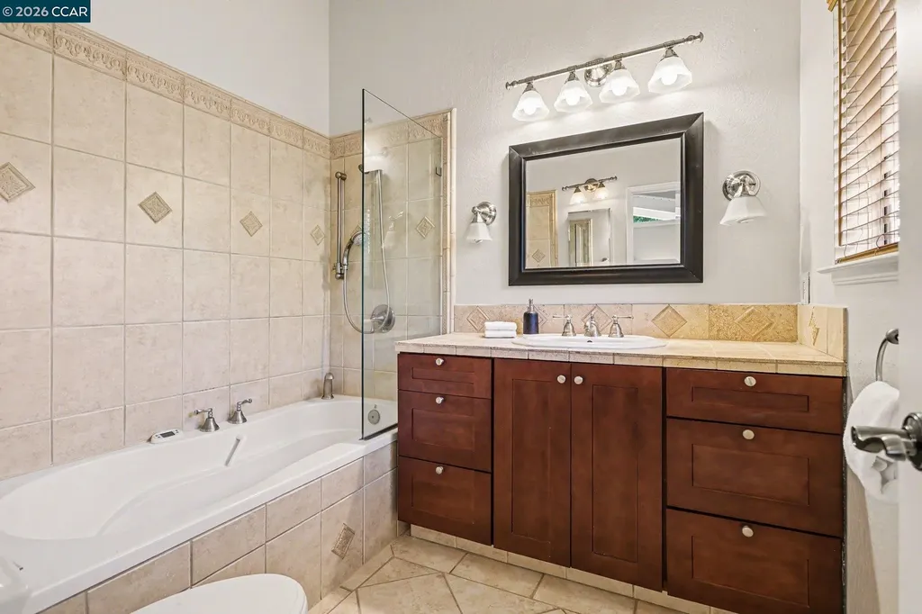 3 Camino Del Cielo Orinda CA 94563
