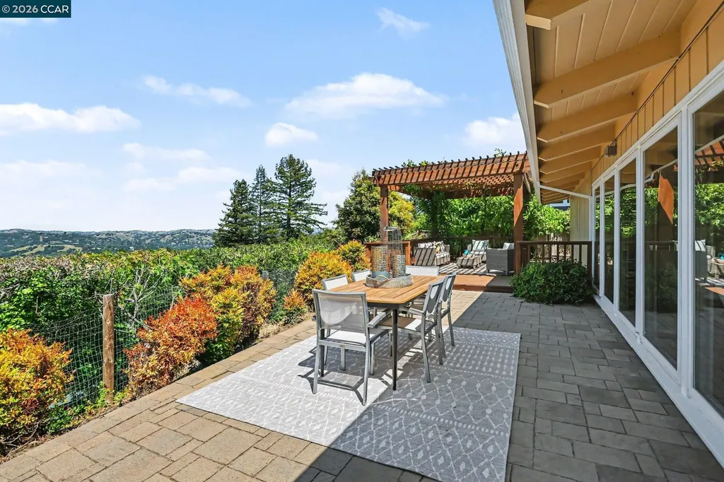 3 Camino Del Cielo Orinda CA 94563