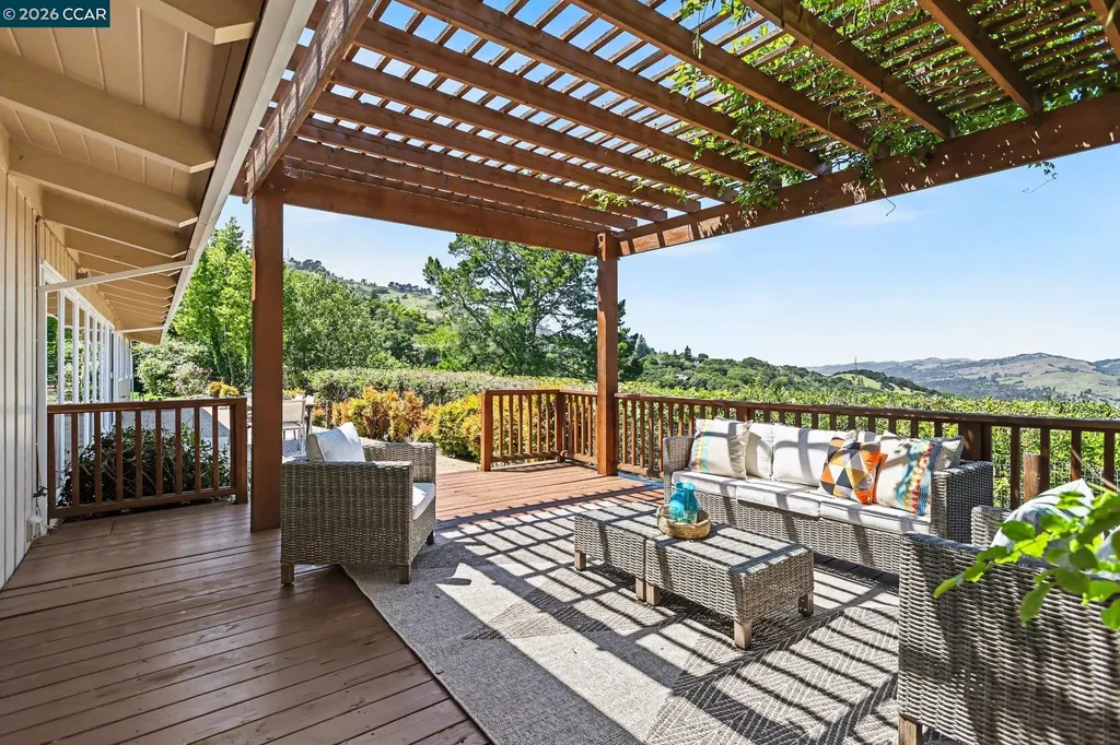 3 Camino Del Cielo Orinda CA 94563