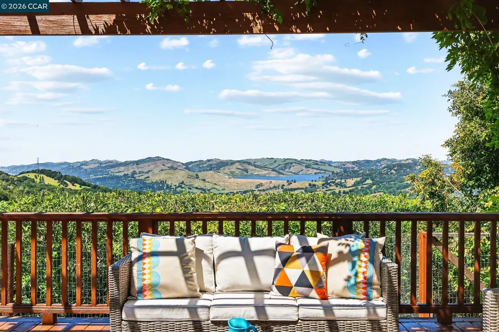 3 Camino Del Cielo Orinda CA 94563