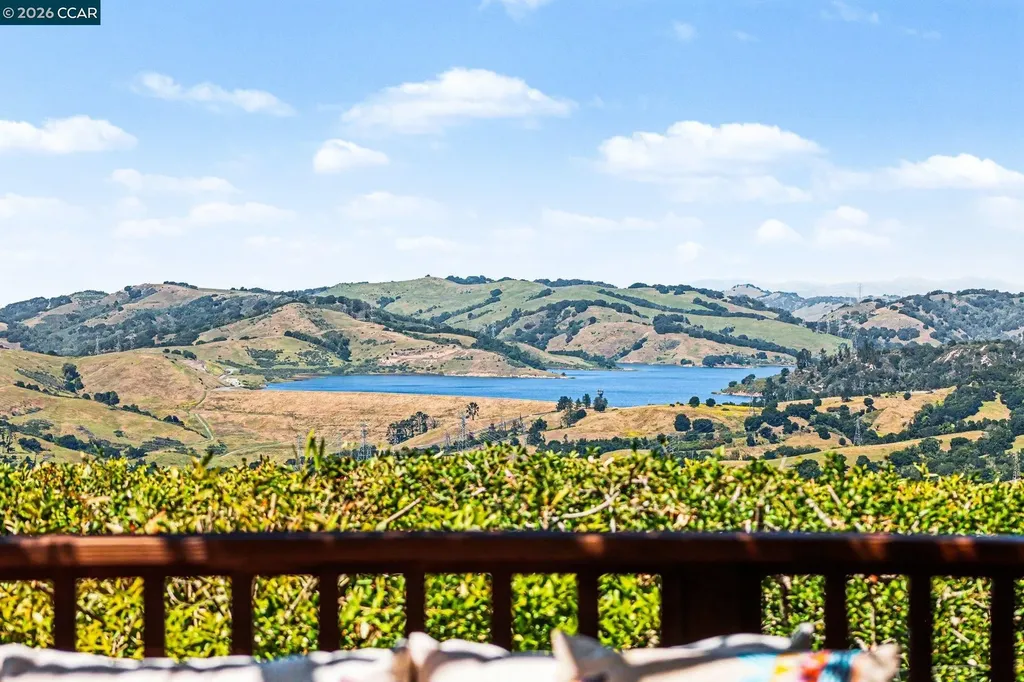 3 Camino Del Cielo Orinda CA 94563
