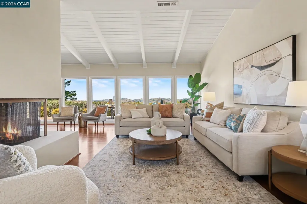 3 Camino Del Cielo Orinda CA 94563