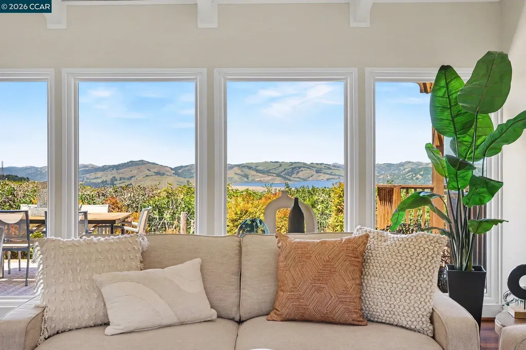 3 Camino Del Cielo Orinda CA 94563