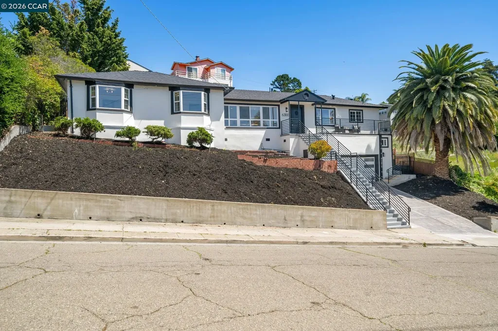 6300 Buena Ventura Avenue Oakland CA 94605