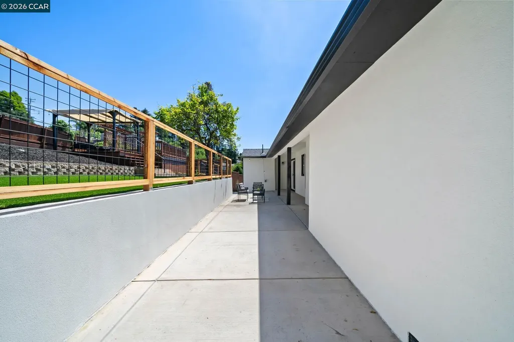 6300 Buena Ventura Avenue Oakland CA 94605
