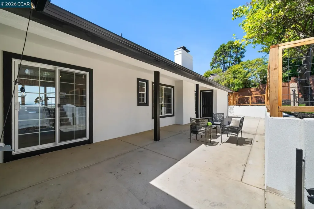 6300 Buena Ventura Avenue Oakland CA 94605