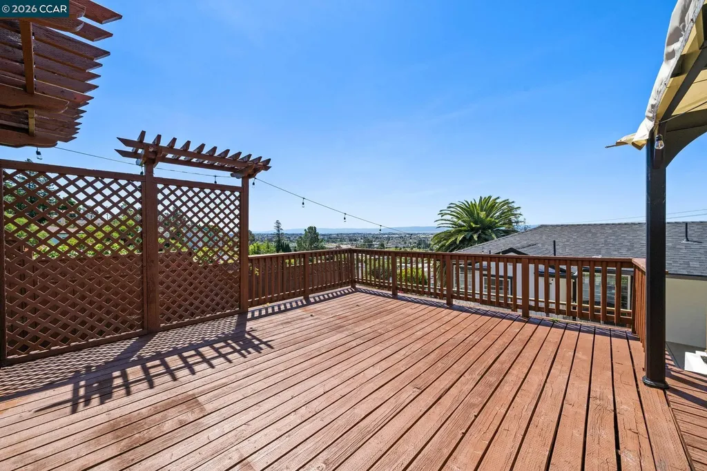 6300 Buena Ventura Avenue Oakland CA 94605