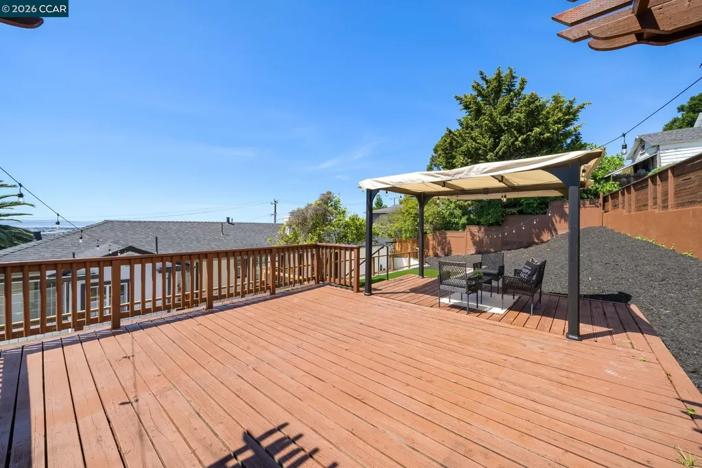 6300 Buena Ventura Avenue Oakland CA 94605