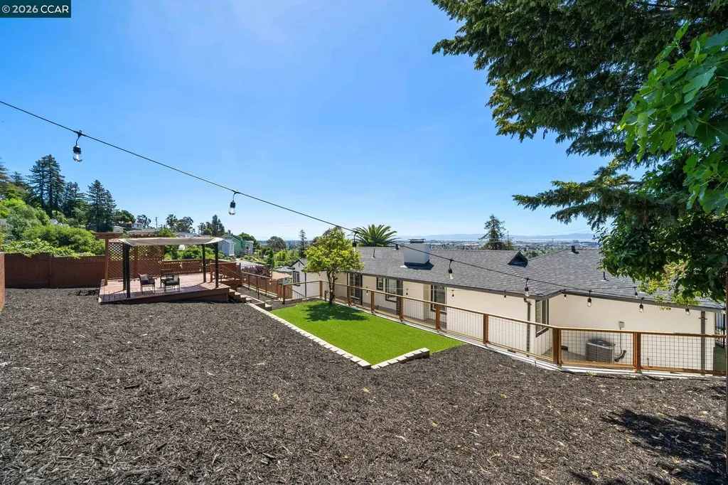 6300 Buena Ventura Avenue Oakland CA 94605