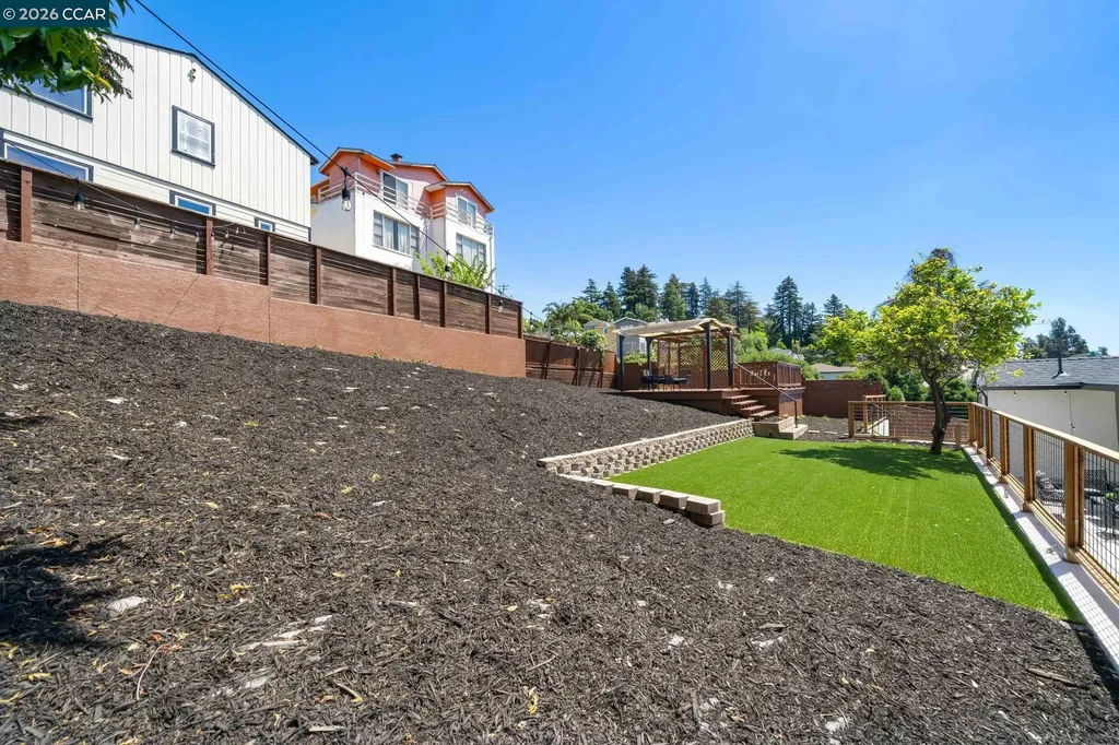 6300 Buena Ventura Avenue Oakland CA 94605
