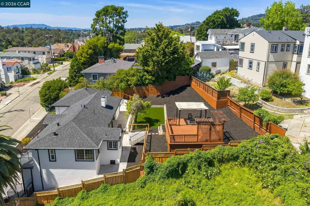 6300 Buena Ventura Avenue Oakland CA 94605