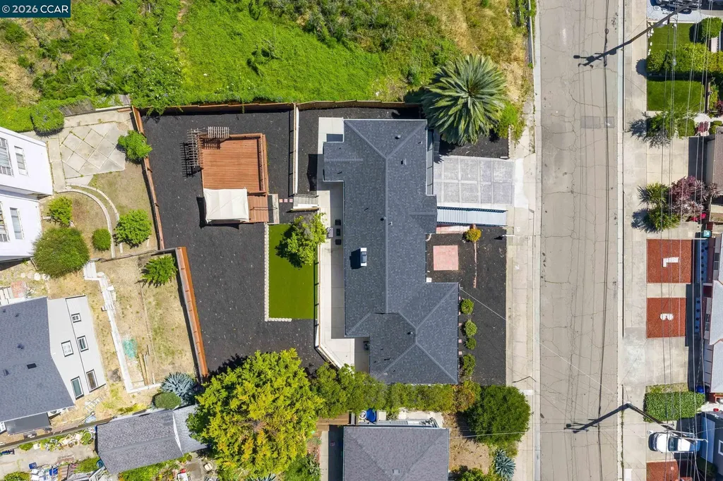6300 Buena Ventura Avenue Oakland CA 94605