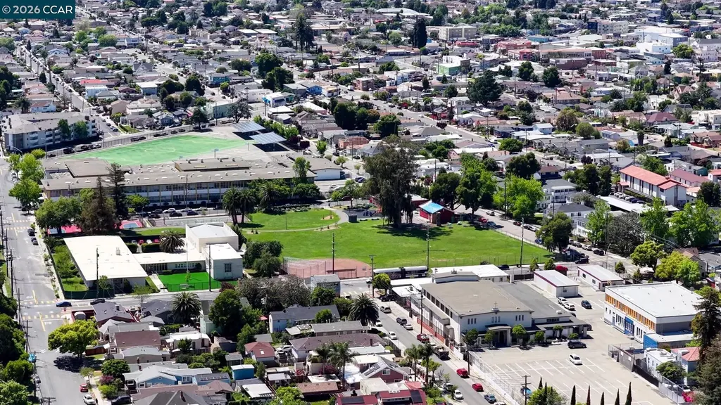 6300 Buena Ventura Avenue Oakland CA 94605