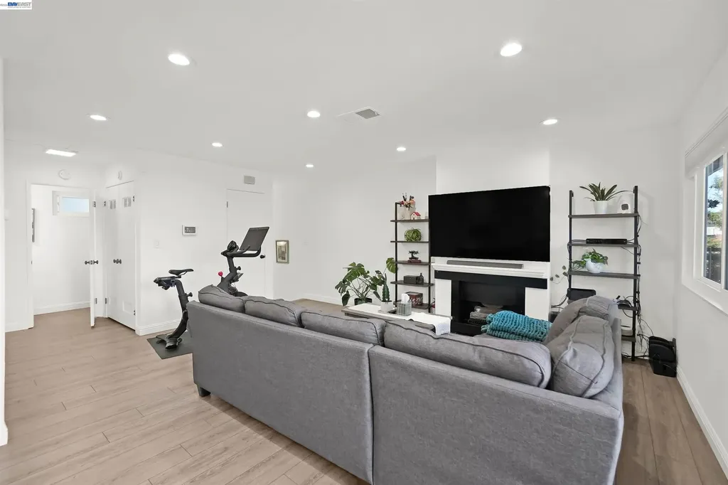 2294 D Street Hayward CA 94541
