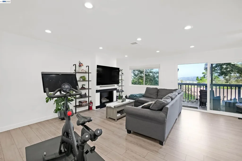 2294 D Street Hayward CA 94541