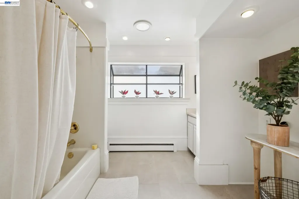 1516 Wellington Street Oakland CA 94602