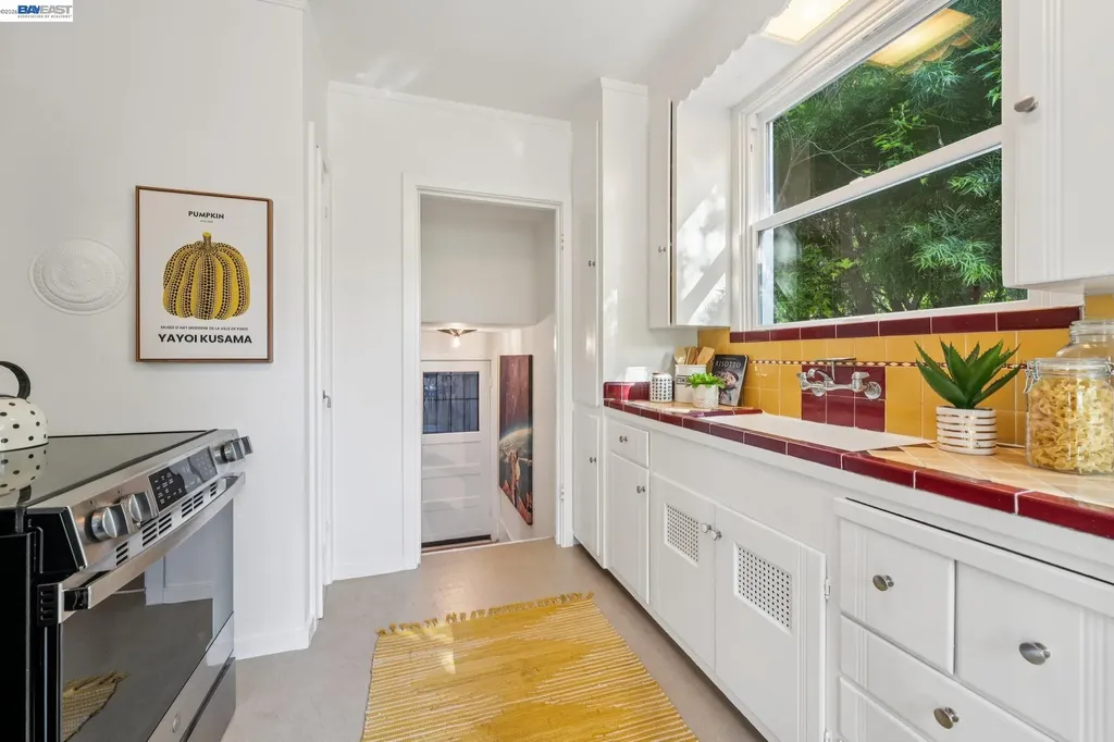 3233 San Jose Avenue Alameda CA 94501