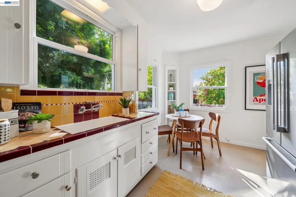 3233 San Jose Avenue Alameda CA 94501