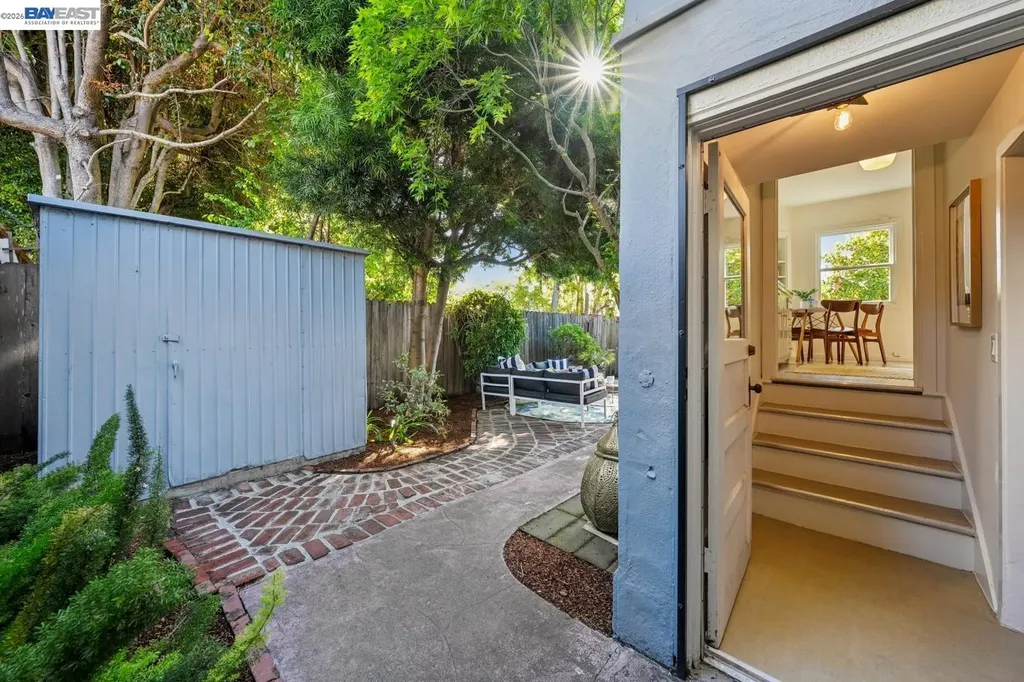 3233 San Jose Avenue Alameda CA 94501